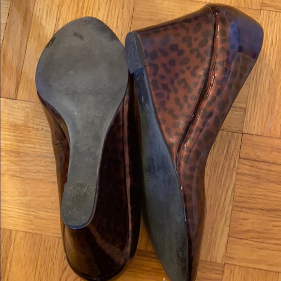Glossy expression animal print wedges - Picture 3 of 3